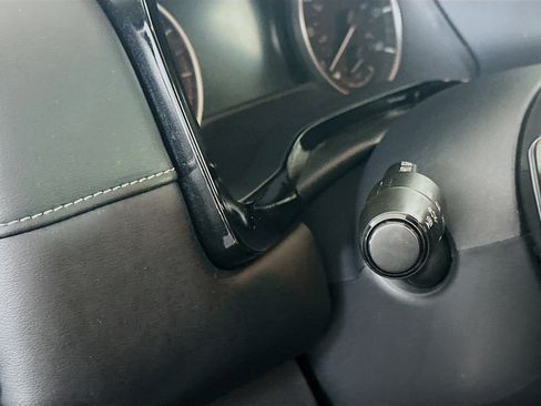 Used 2024 Nissan Pathfinder SV image 17