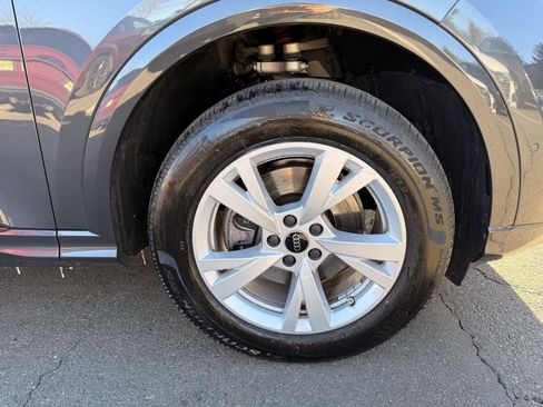 Used 2025 Audi Q5 Premium w/ Convenience Package image 10