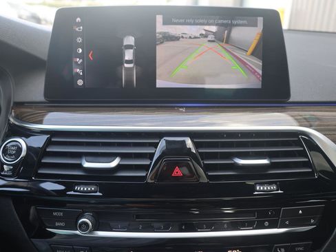 Used 2018 BMW 530i xDrive image 39