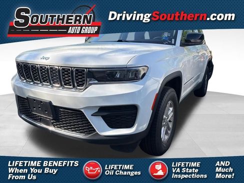 Used 2023 Jeep Grand Cherokee Laredo w/ Trailer Tow Prep Group (B) AWD/4WD image 1