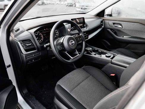 Used 2023 Nissan Rogue SV image 5