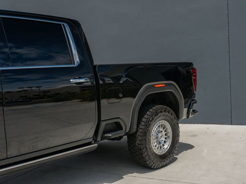 Used 2025 GMC Sierra 2500 Denali w/ Denali Reserve Package AWD/4WD image 25