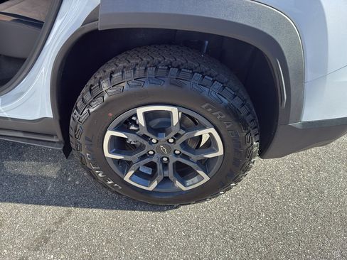 New 2026 Chevrolet Equinox ACTIV w/ Convenience Package III image 22