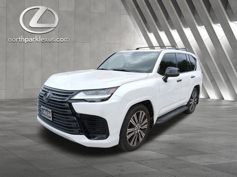 Used 2025 Lexus LX 700h Luxury w/ Appearance Package AWD/4WD image 3