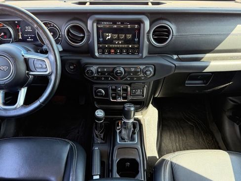 Used 2018 Jeep Wrangler Unlimited Sahara AWD/4WD image 10