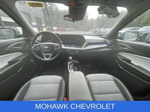 Used 2025 Chevrolet Trax LT w/ Driver Confidence Package FWD image 19