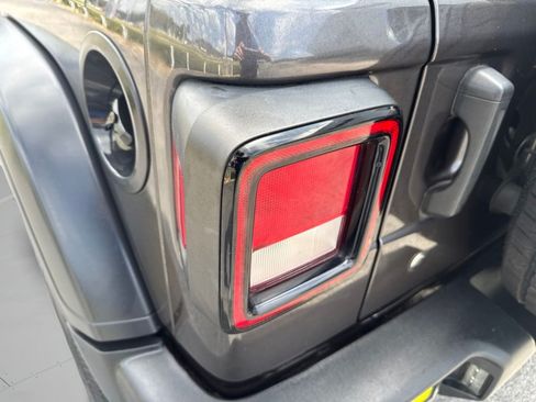 Used 2020 Jeep Wrangler Unlimited Sport S AWD/4WD image 29