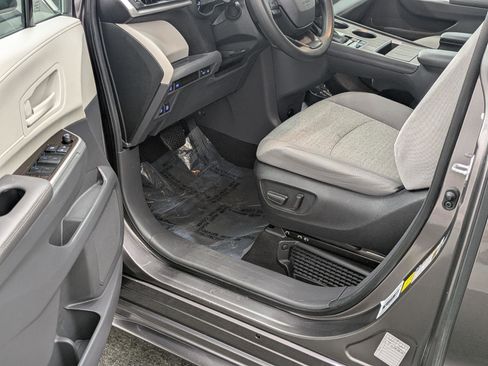Used 2024 Toyota Sienna LE image 28