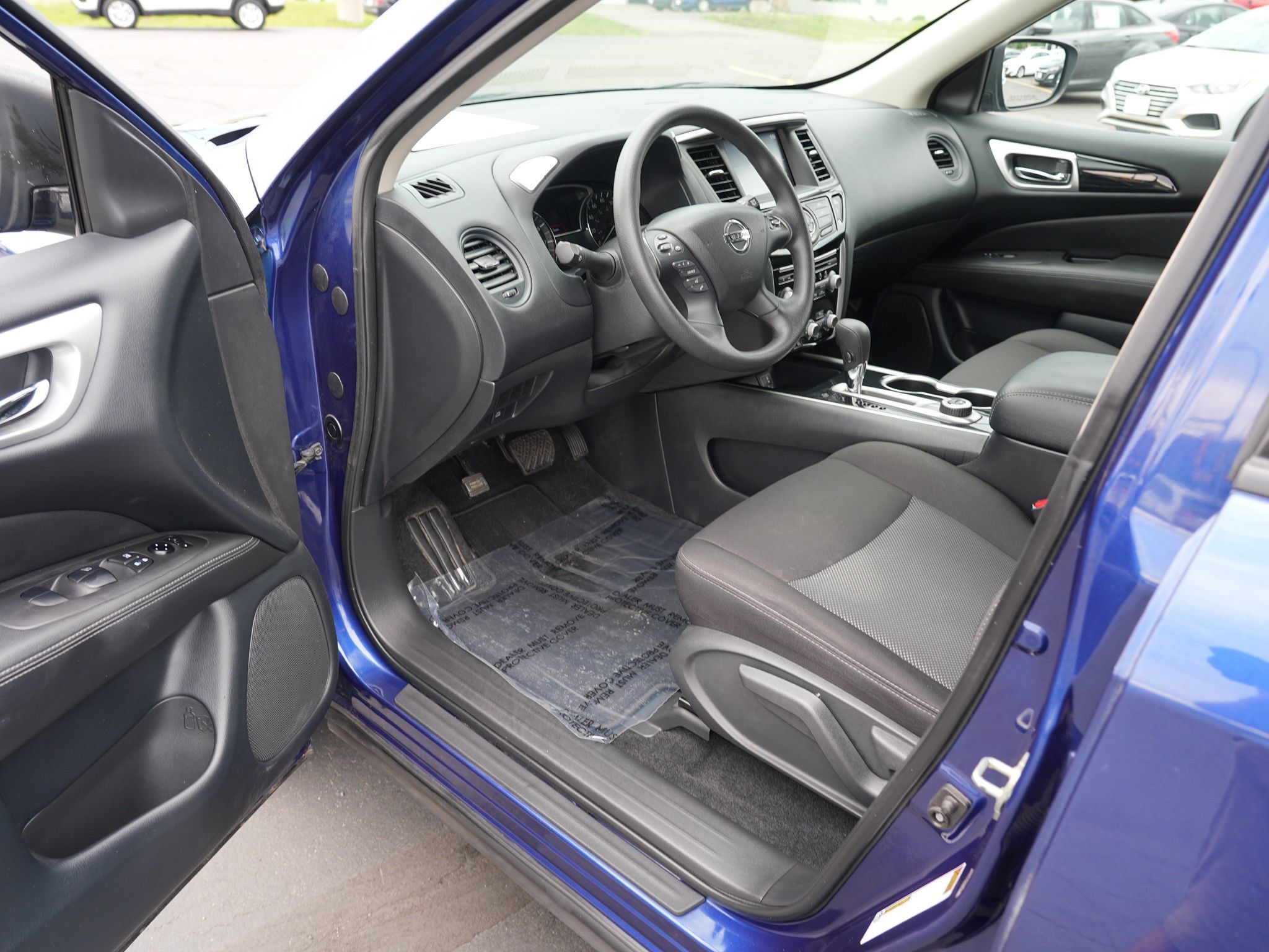 Used 2020 Nissan Pathfinder S AWD/4WD image 14