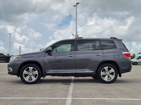 Used 2012 Toyota Highlander Limited w/ Tow Pkg FWD image 9
