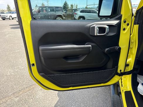 Used 2024 Jeep Wrangler Unlimited Sport AWD/4WD image 12