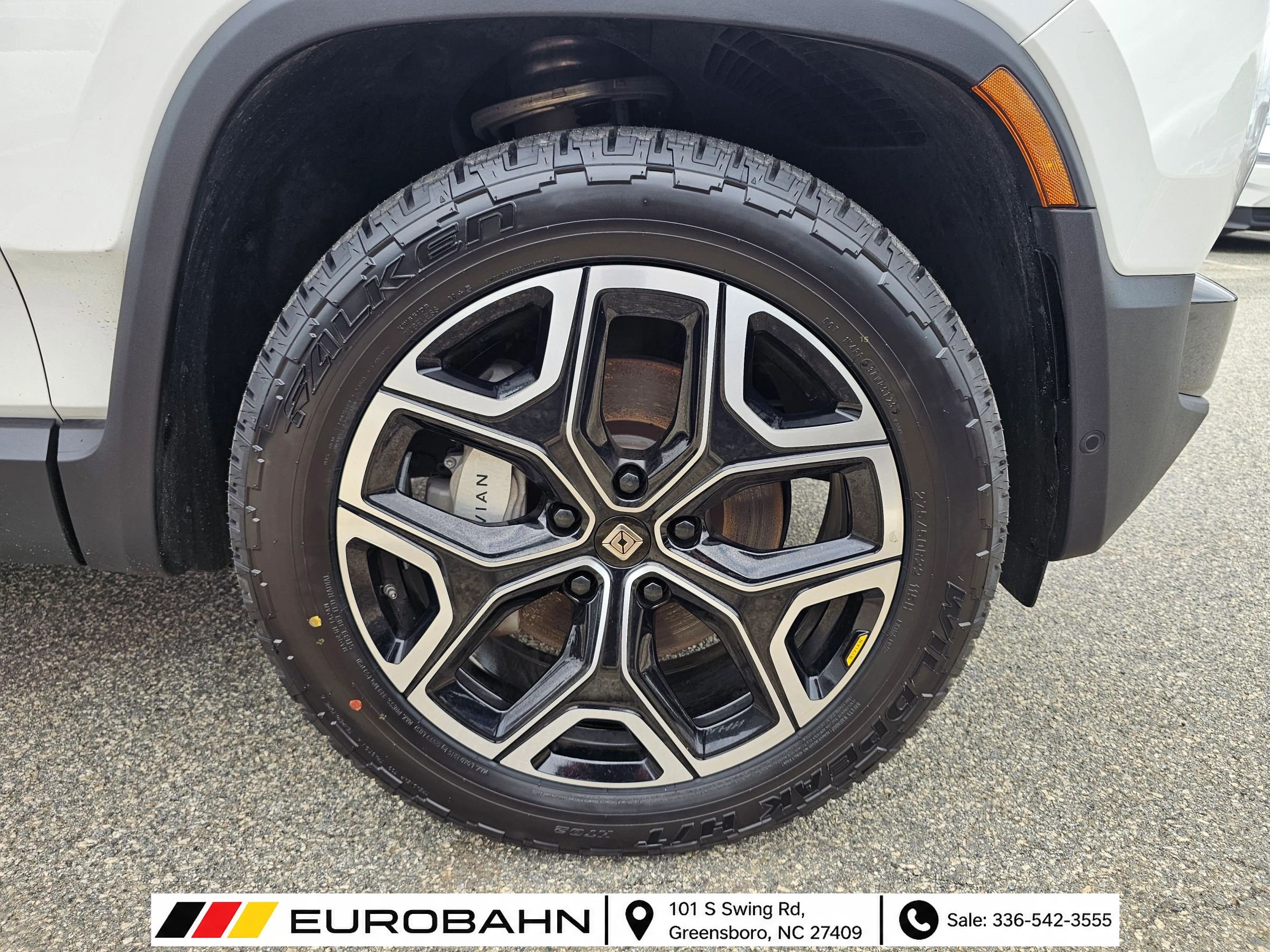 Used 2025 Rivian R1S Adventure Dual AWD/4WD image 32