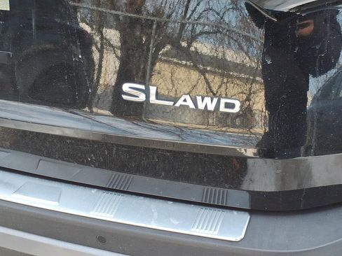 Used 2023 Nissan Rogue SL w/ SL Premium Package image 5