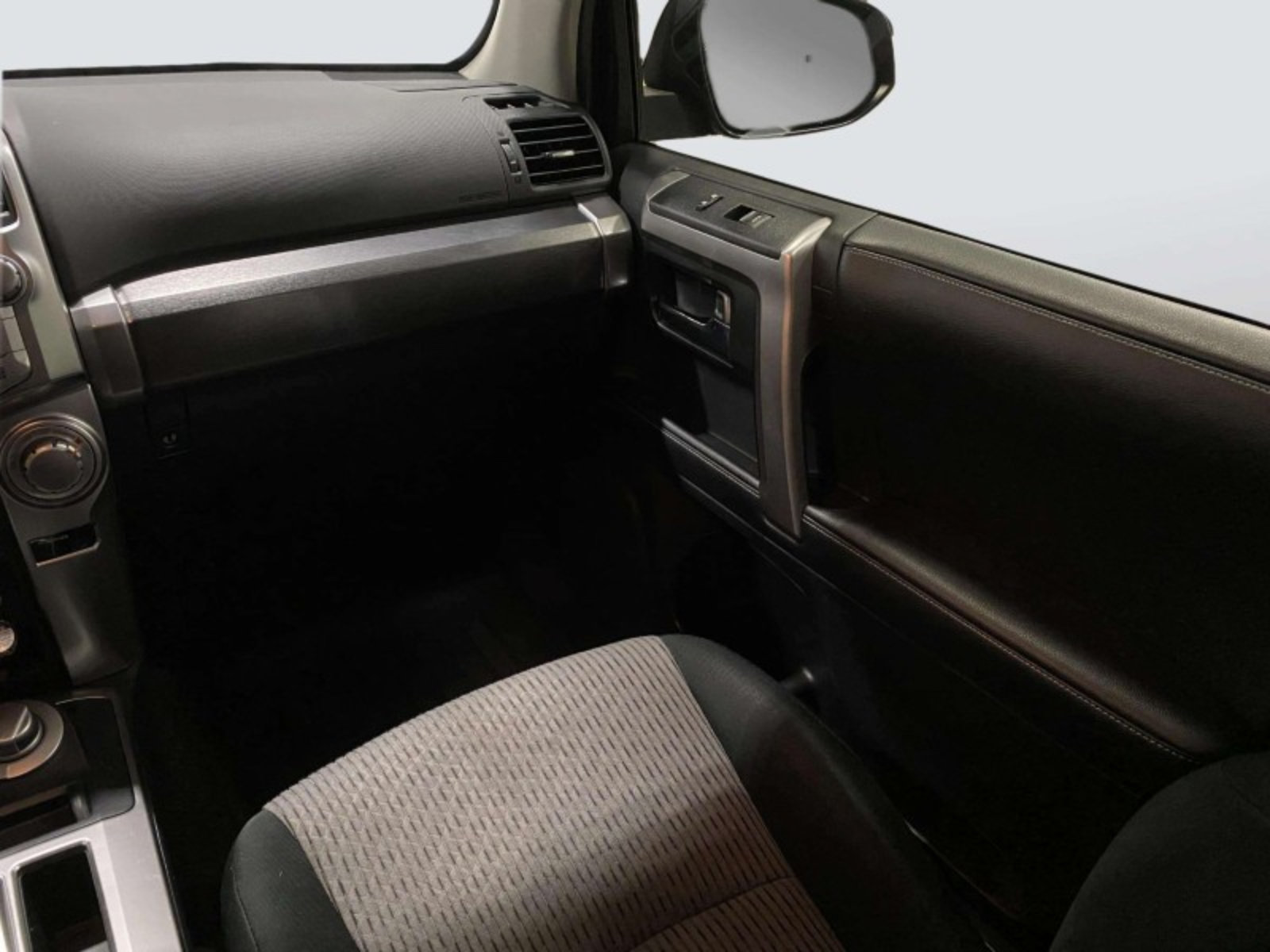 Used 2019 Toyota 4Runner SR5 AWD/4WD image 23