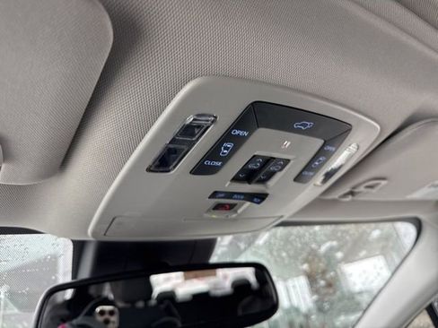 Used 2022 Toyota Sienna Limited image 20