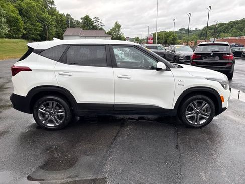 Used 2021 Kia Seltos LX AWD/4WD image 6