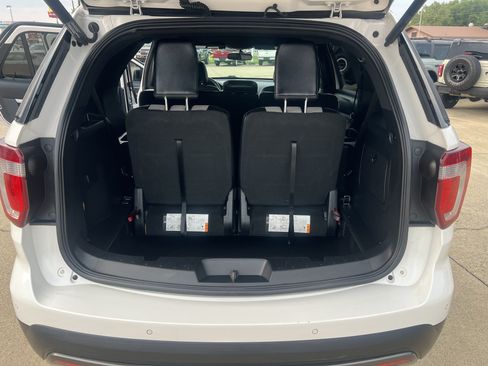 Used 2017 Ford Explorer XLT w/ Equipment Group 202A FWD image 21