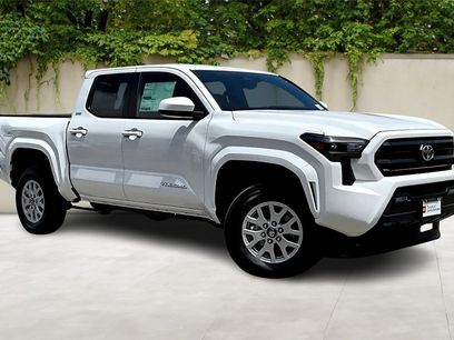 New 2025 Toyota Tacoma SR5