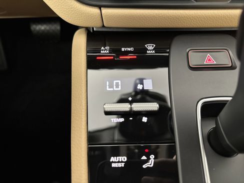 Certified 2025 Porsche Macan image 21