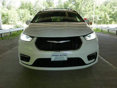 Used 2021 Chrysler Pacifica Touring-L FWD image 28