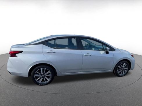 Used 2025 Nissan Versa SV FWD image 16