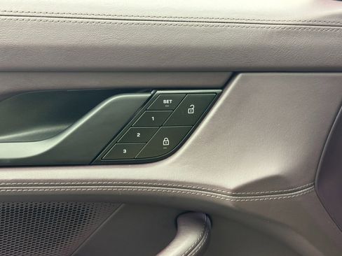 Used 2023 Porsche Taycan image 18