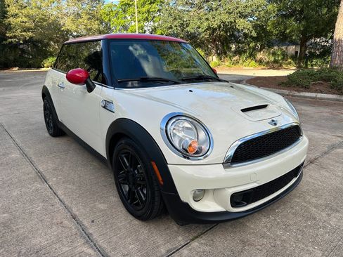 Used 2013 MINI Cooper S image 1