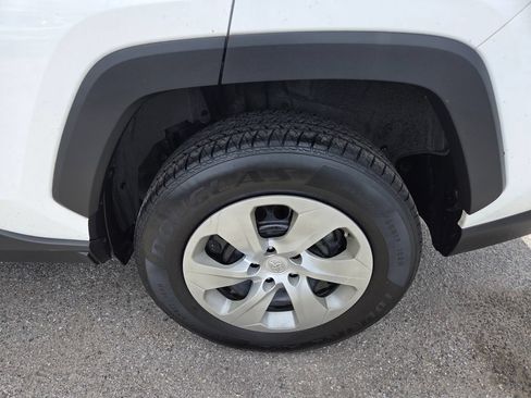 Used 2021 Toyota RAV4 LE FWD image 24