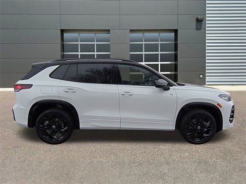 New 2026 Volkswagen Tiguan SE R-Line image 8