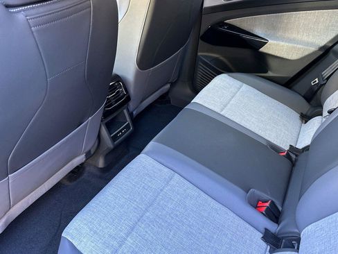 New 2025 Volkswagen ID.4 Pro image 11