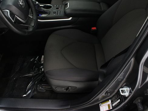 Used 2025 Toyota Highlander LE AWD/4WD image 15