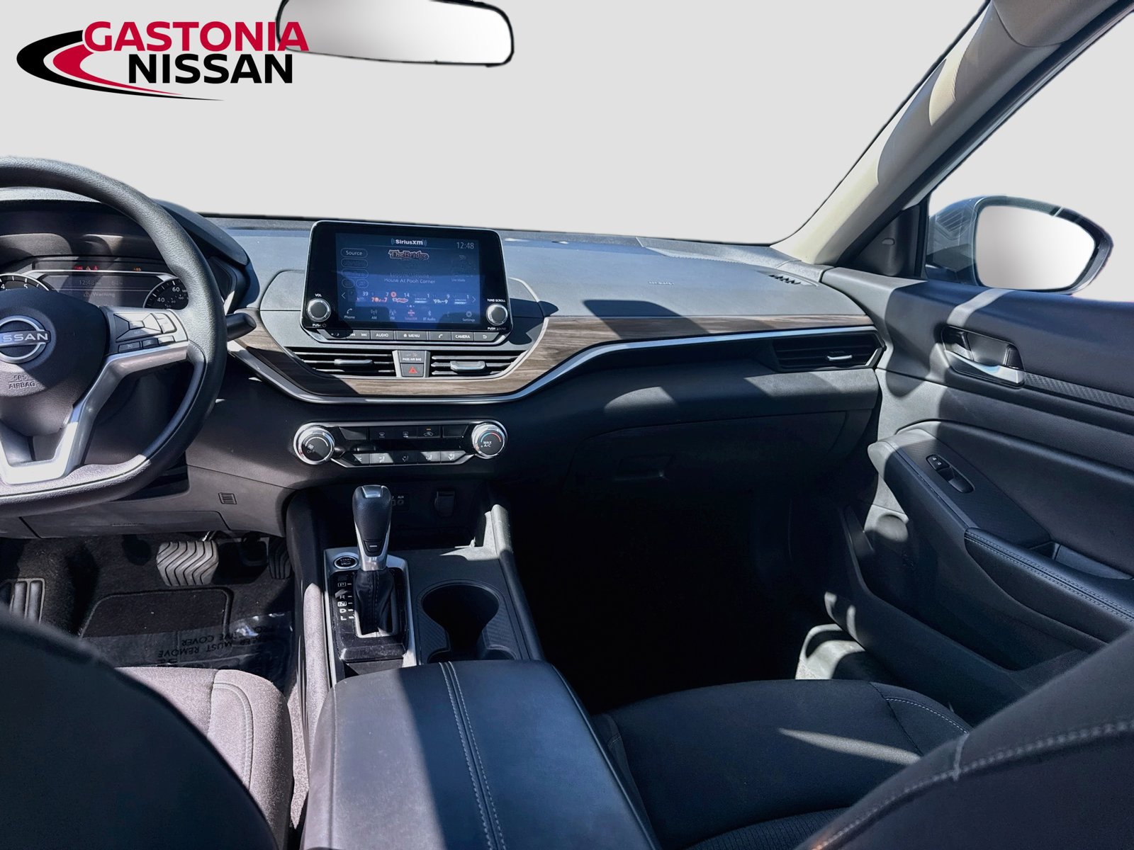 Used 2025 Nissan Altima 2.5 SV FWD image 31