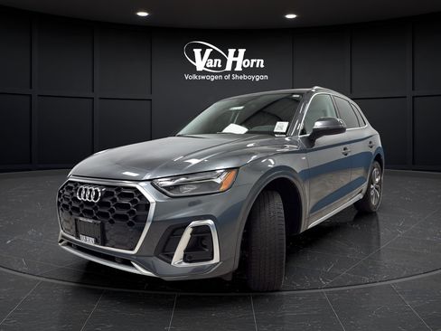 Used 2023 Audi Q5 2.0T Premium w/ Convenience Package AWD/4WD image 3