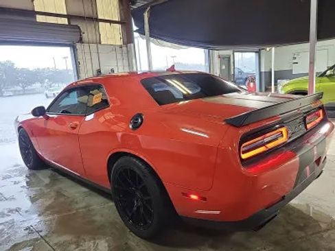 Used 2016 Dodge Challenger SRT Hellcat RWD image 12