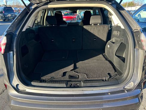 Used 2022 Ford Edge SE w/ Black Appearance Package image 23