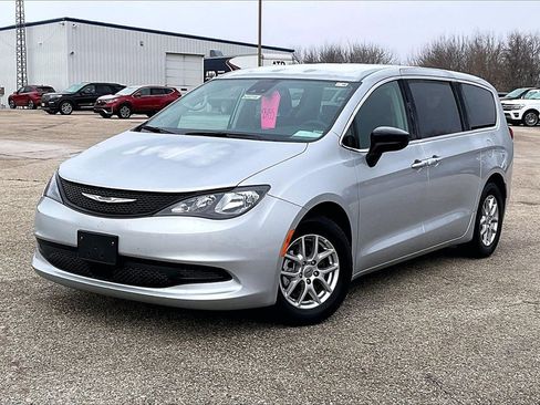 Used 2024 Chrysler Voyager LX image 2