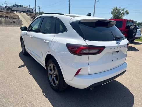 Certified 2023 Ford Escape ST-Line Select AWD/4WD image 4