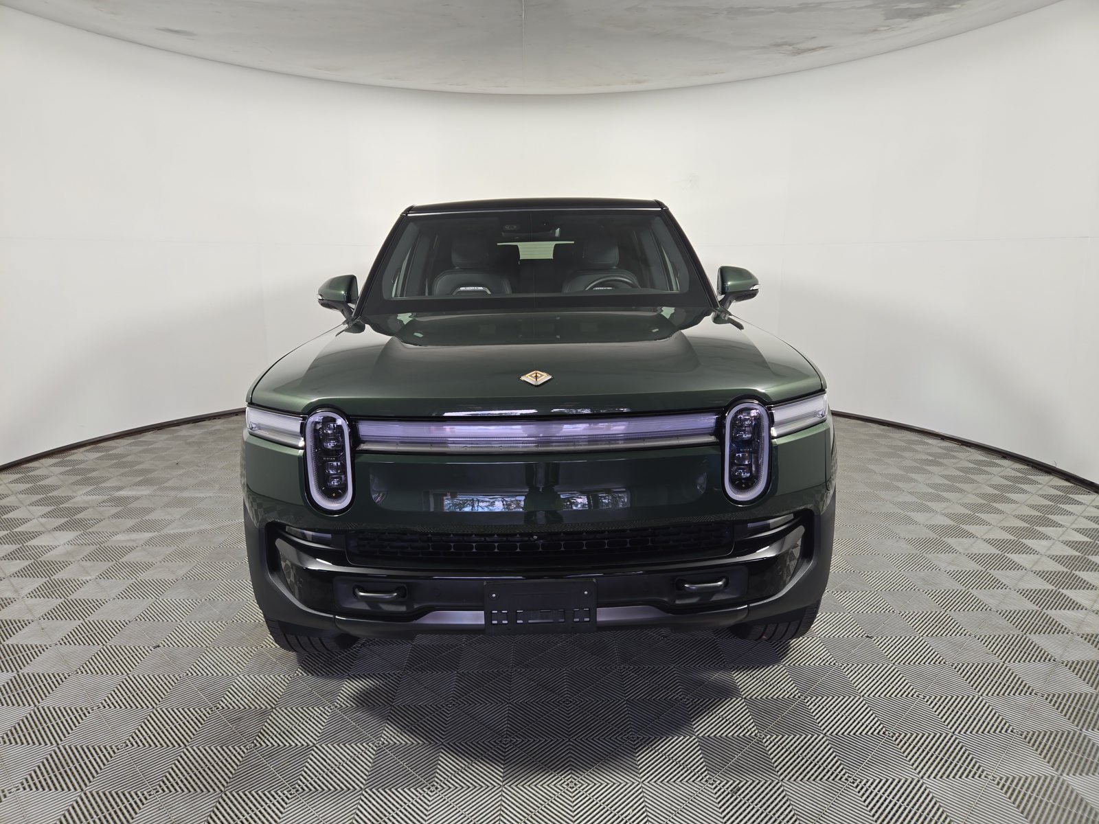 Used 2025 Rivian R1S Adventure Dual AWD/4WD image 8