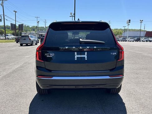 New 2026 Volvo XC90 T8 Plus w/ Protection Package Premier AWD/4WD image 4