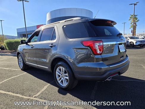 Used 2018 Ford Explorer XLT w/ Equipment Group 202A image 4