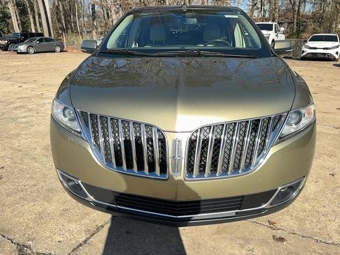 Used 2013 Lincoln MKX FWD image 2