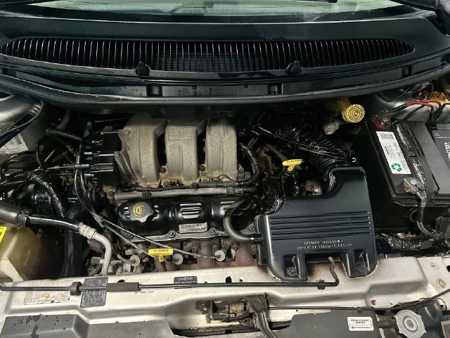 Used 2000 Chrysler Town & Country Limited AWD/4WD image 28