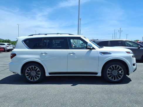 Used 2023 Nissan Armada Platinum w/ Captain's Chairs Package AWD/4WD image 4