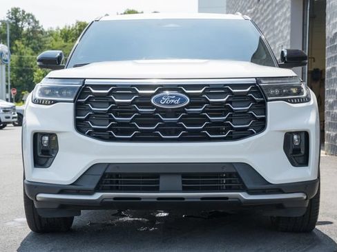 Used 2025 Ford Explorer Platinum w/ Ultimate Package AWD/4WD image 3
