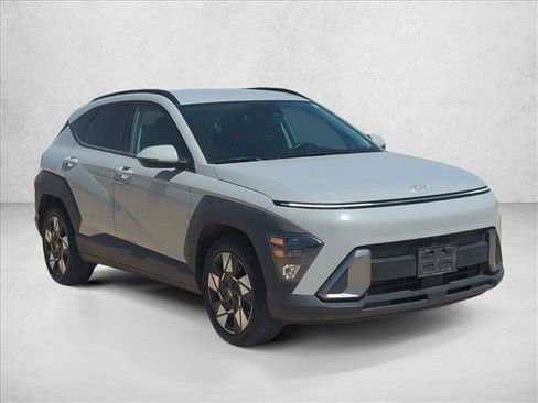 Used 2025 Hyundai Kona SEL FWD image 3