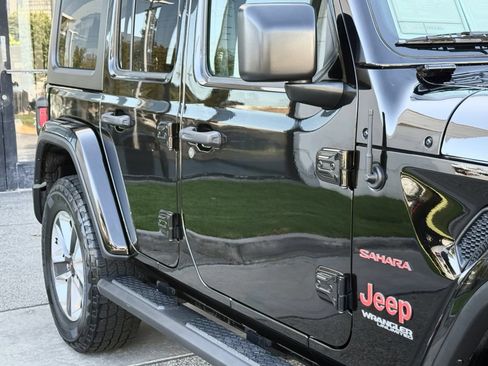Used 2021 Jeep Wrangler Unlimited Sahara AWD/4WD image 9