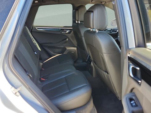 Used 2020 Porsche Macan S image 18