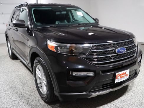 Used 2023 Ford Explorer XLT w/ Equipment Group 202A image 5