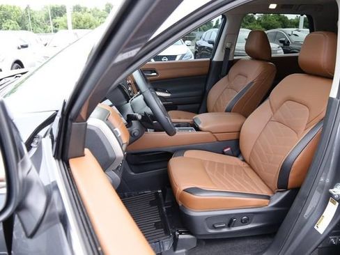 Certified 2025 Nissan Pathfinder Platinum w/ Cargo Package FWD image 10