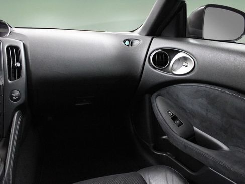 Used 2009 Nissan 370Z Touring RWD image 20